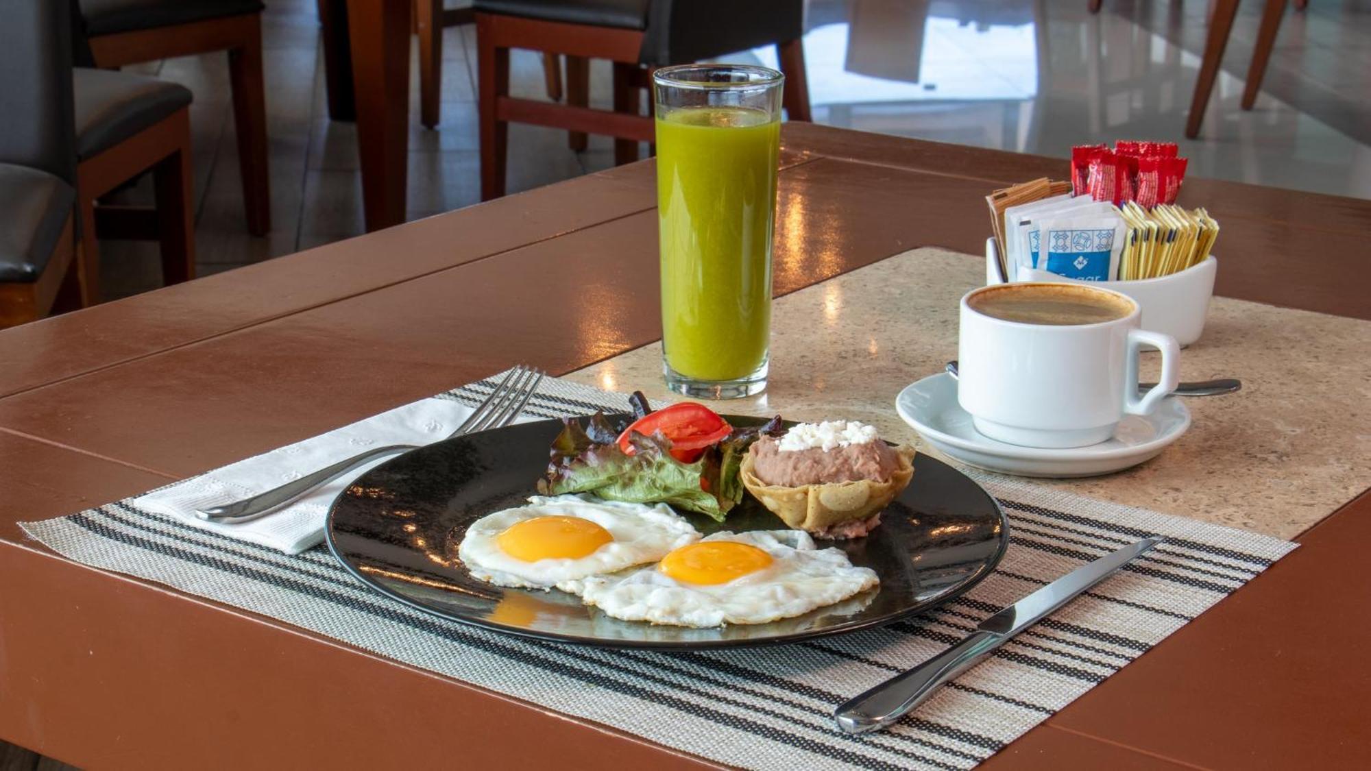Holiday Inn Queretaro Zona Krystal By Ihg El Salitre Екстериор снимка